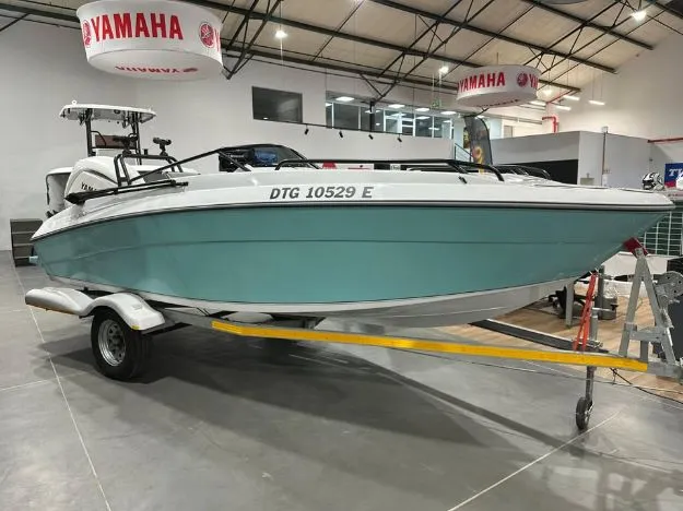 Picture of 2024 XF170 with F200 Yamaha Pearl White